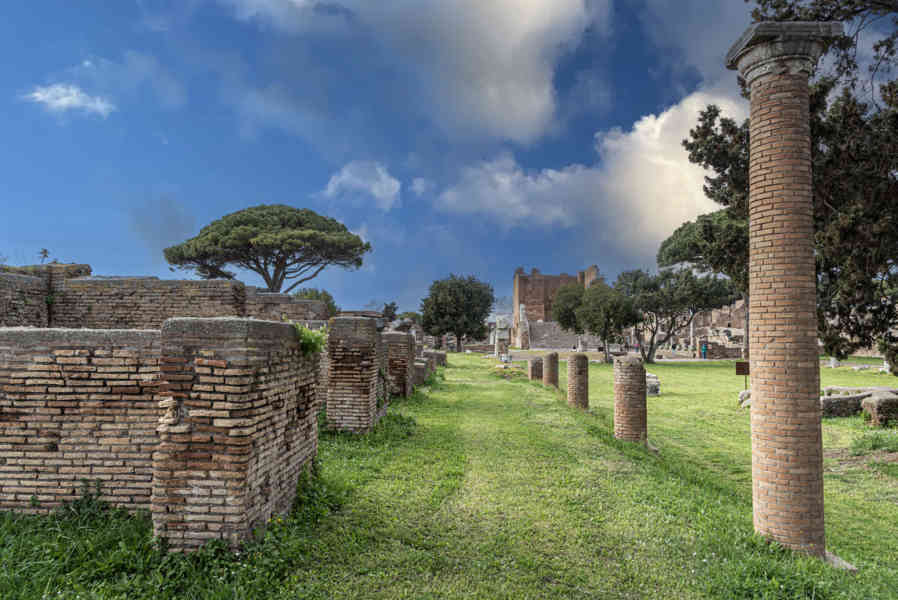Italia - Ostia 13 - parque arqueológico de Ostia Antica.jpg